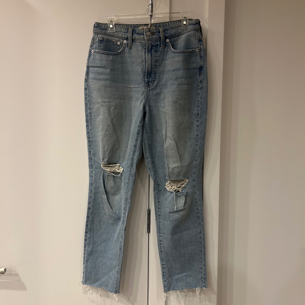 Madewell “Curvy Perfect Vintage” distressed jeans – size 28